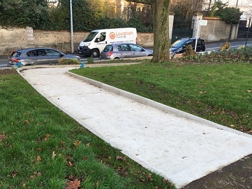 Réalisation d'un chemin PMR en béton balayé à Boissy Saint Léger(94)